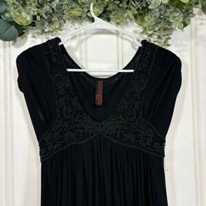 Piace Black Foral Embroidered Top Sleeveless Casual Summer Feminine SMALL